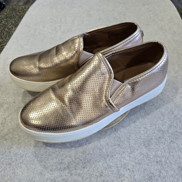 🐢 Steve Madden Gracy- Rose Gold and White Loafers. Size 10 - Picture 9 of 12
